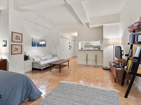 3rd image of 88 Greenwich St APT 327