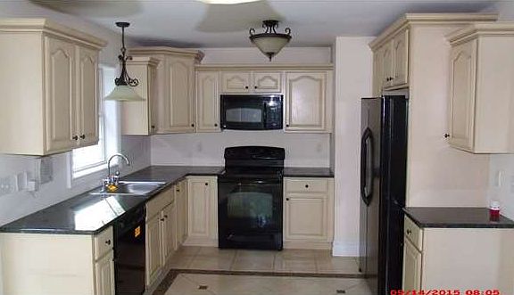 2nd image of 221 Maple Dr