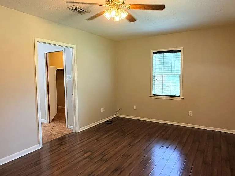 340 Westwood Ln — Photo 12