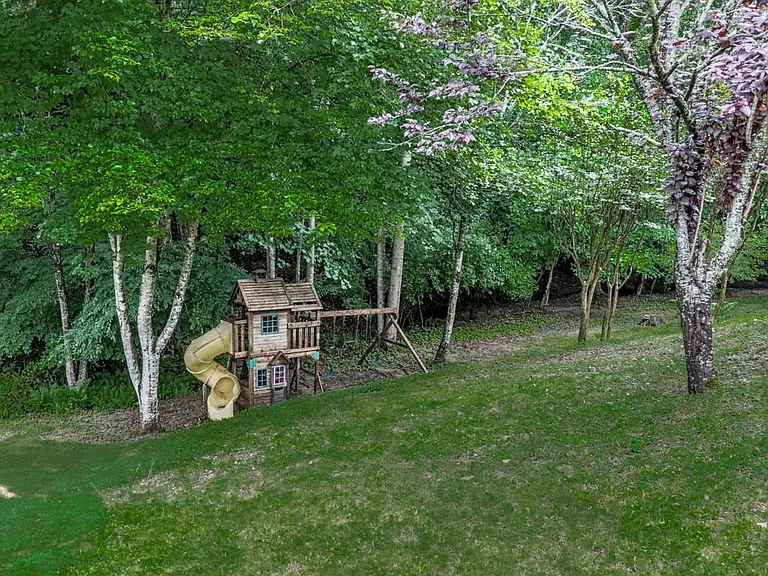408 Sixes Dr — Photo 40