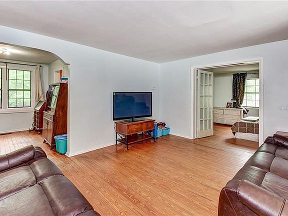 2nd image of 634 W Euclid Ave