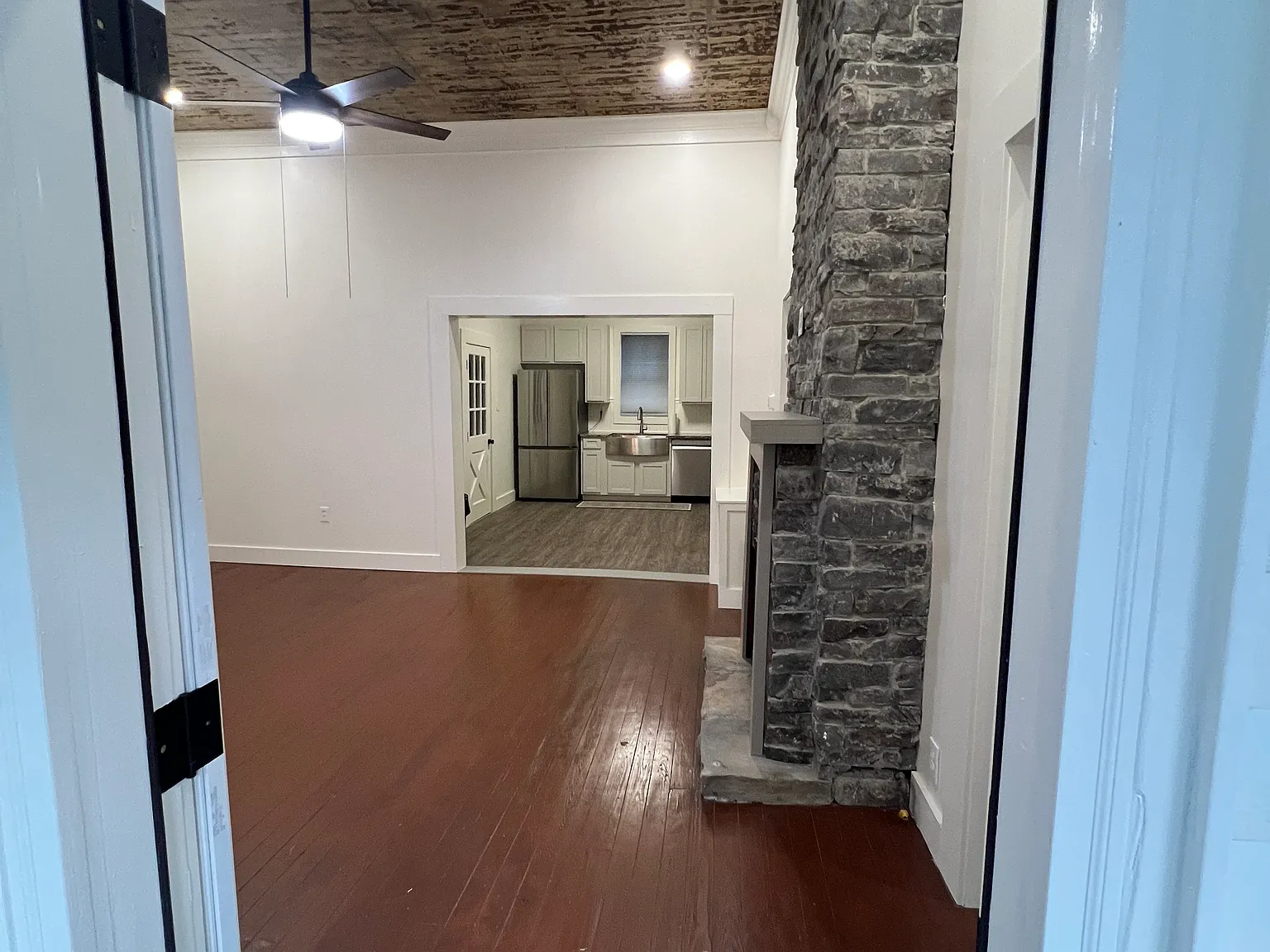 2 bed, 1102 sqft, $2,300 — Photo 3