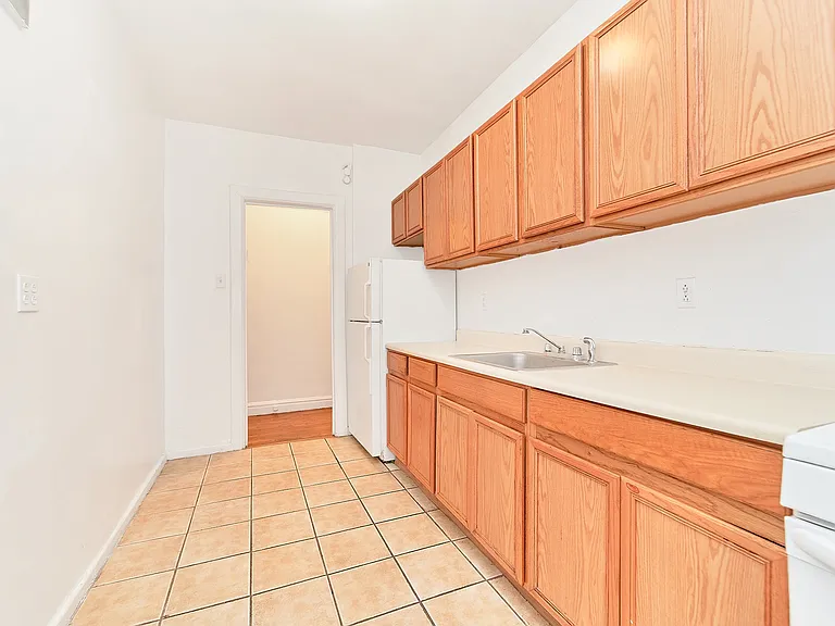 56 Bennett Ave #1K — Photo 7