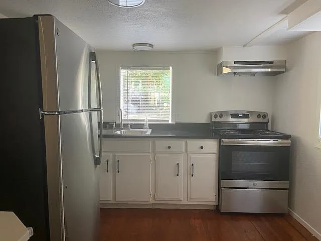 417 S Commerce St #B — Photo 4