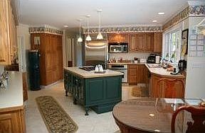 4th image of 2 Meadowood Ln