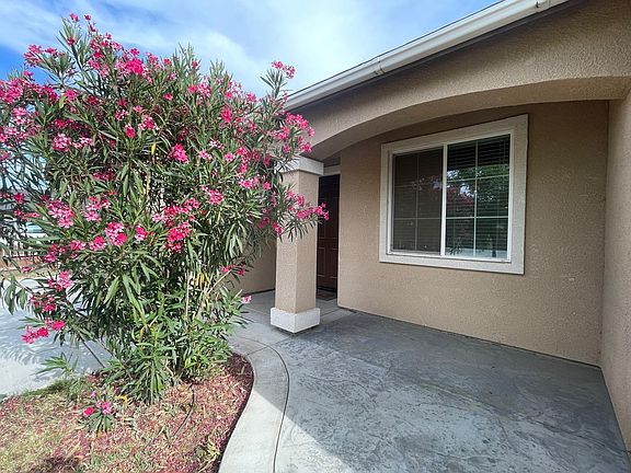 3rd image of 1519 W Manor Ct
