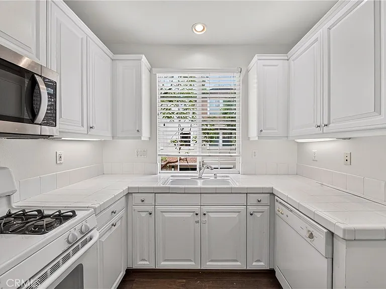 2068 Owens Dr — Photo 15
