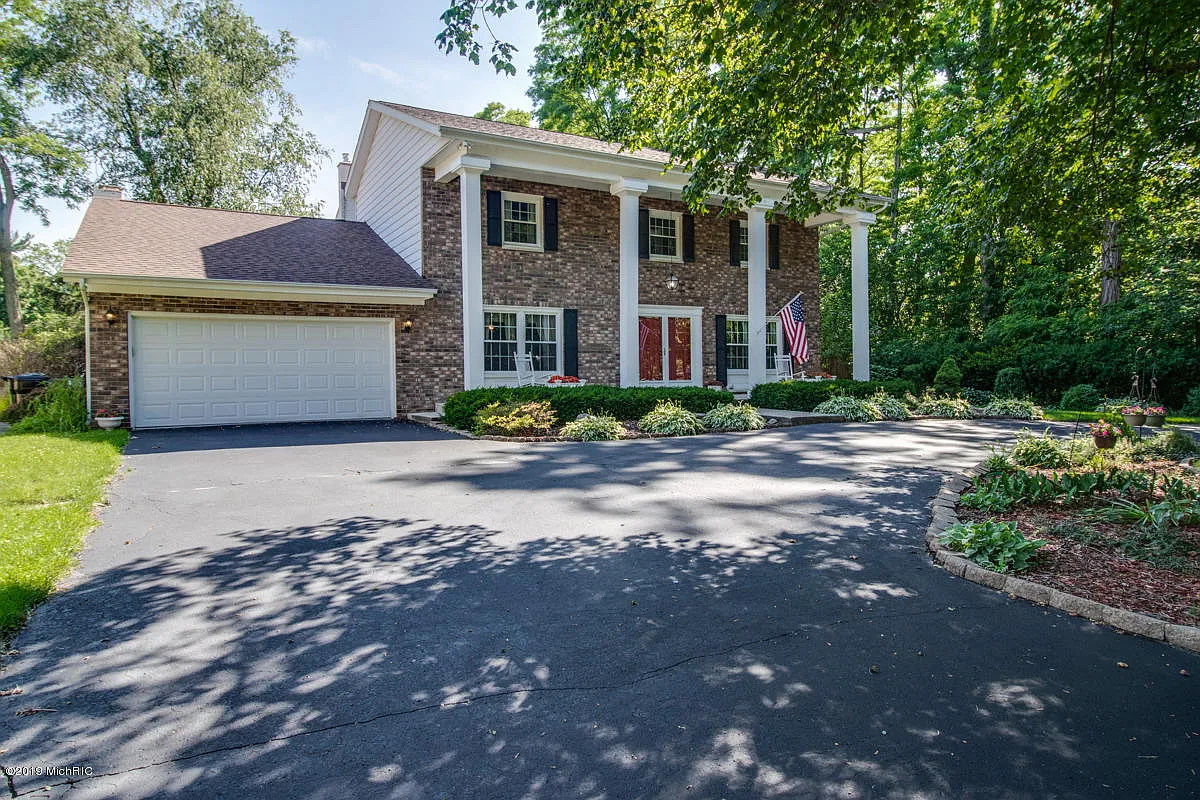 101 Cascade Dr photo 1