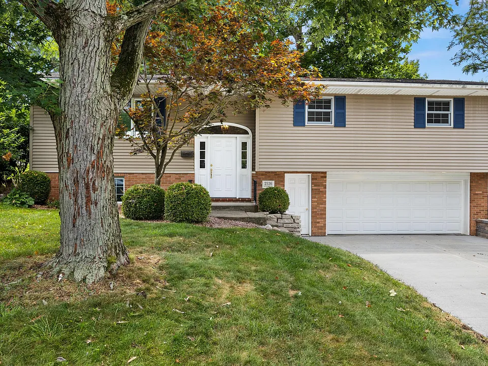 2526 W Huntington Dr