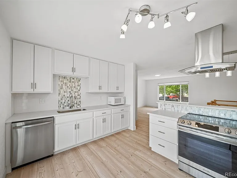 15989 E 18th Pl — Photo 13