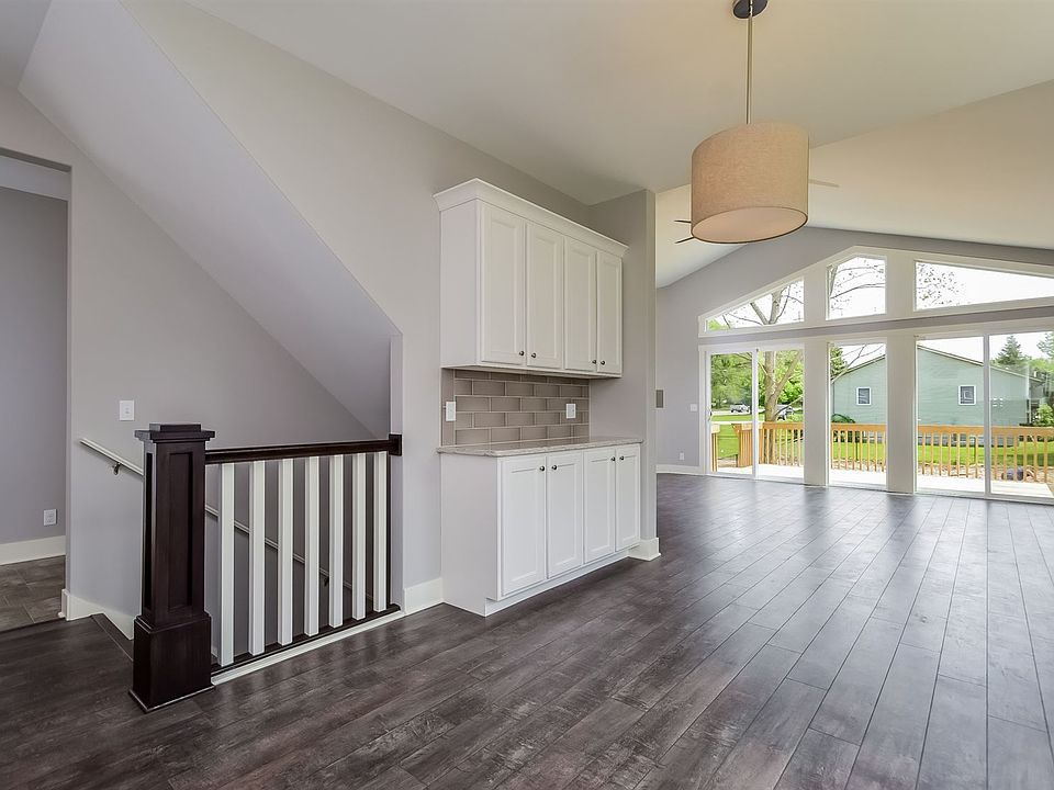 009-Dining_Room-2779363-medium