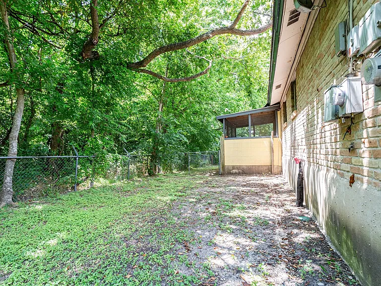 3004 Pecan Springs Rd #B — Photo 20