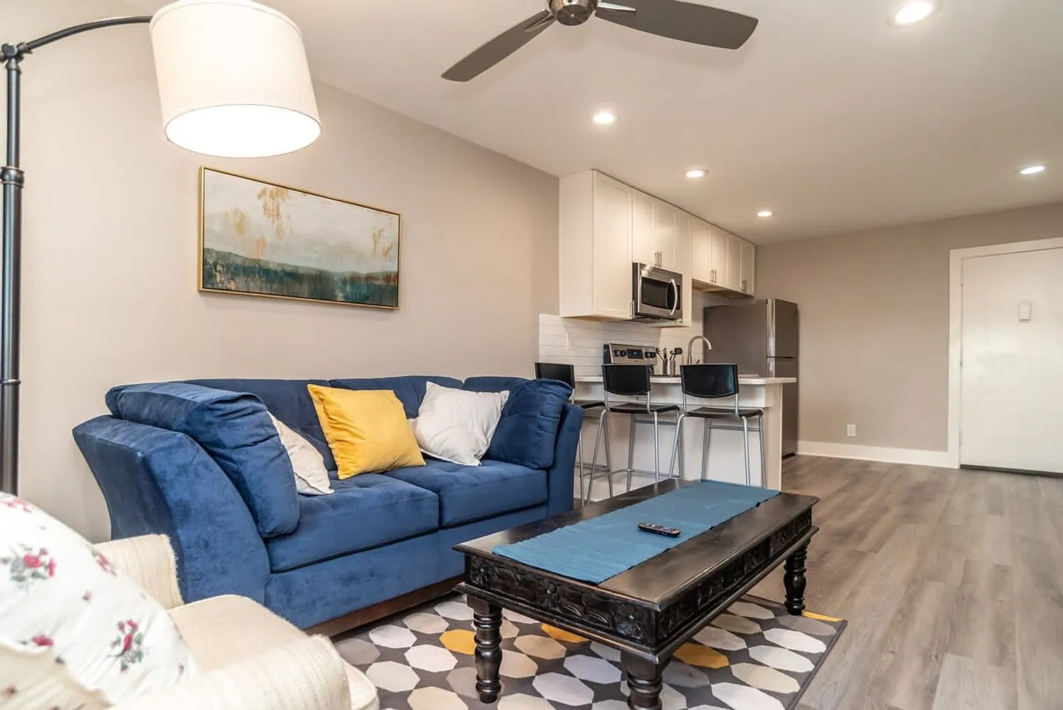 1 bed, 1.0 bath, 624 sqft, $2,406 — Photo 3