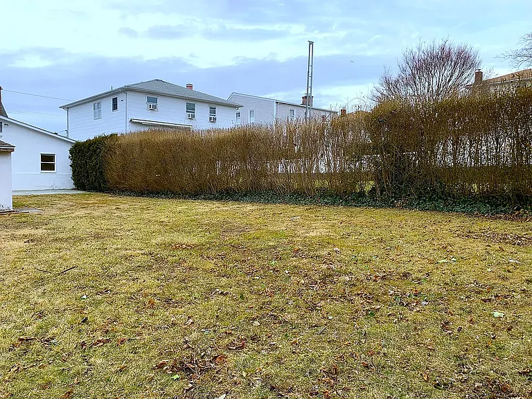 24 Hall Ave — Photo 31