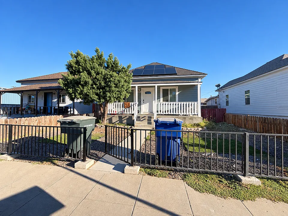 126 E 4th St