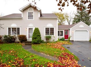 92 Laura Dr, Rochester, NY 14626