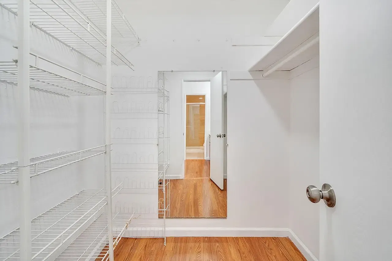2416 Balme Dr — Photo 3