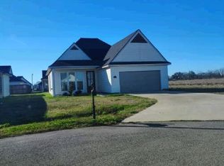 107 Kidd Ln, Youngsville, LA 70592