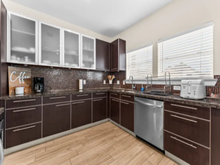 3045 Clinton Dr — Photo 11