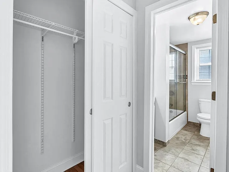 Verona Plaza Apartments — Photo 10