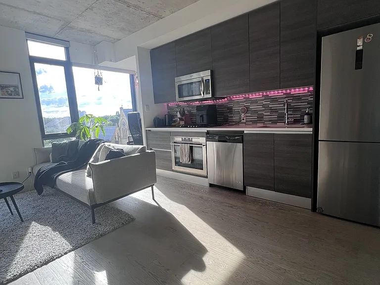 111 Bathurst St #403 — Photo 10