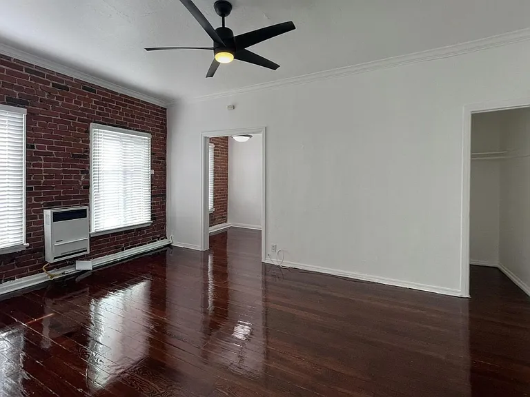 The President Apts...Completely Renovated Apartments...Pet Friendly..Great Location! CALL NOW! — Photo 17