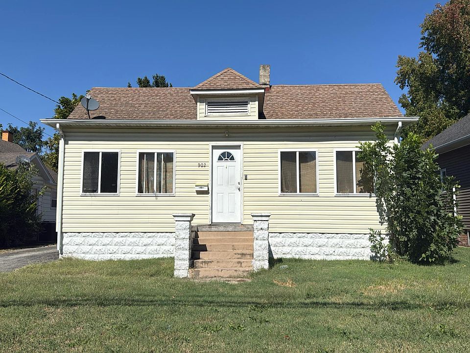 1st image of 902 E Main St
