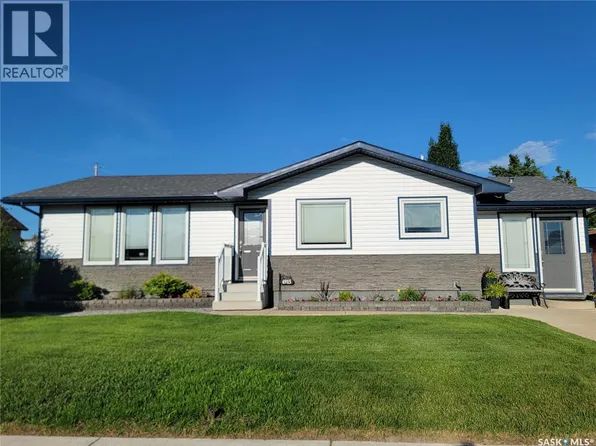 4915 Post St, Macklin, SK S0L 2C0