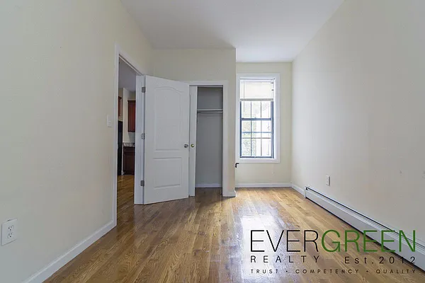 Rented by Evergreen Apartments BK | media 12