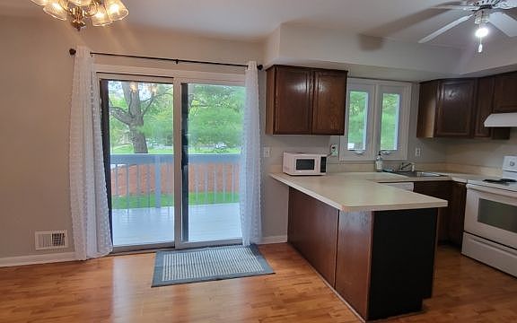 5th image of 427 Iroquois Ct