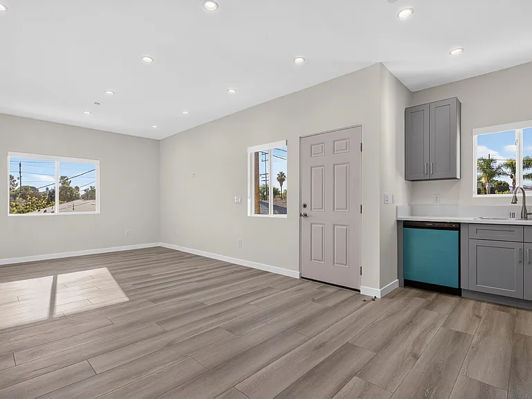 1809 N Avon St #201 — Photo 18