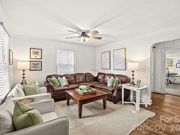 4th image of 3225 Commonwealth Ave