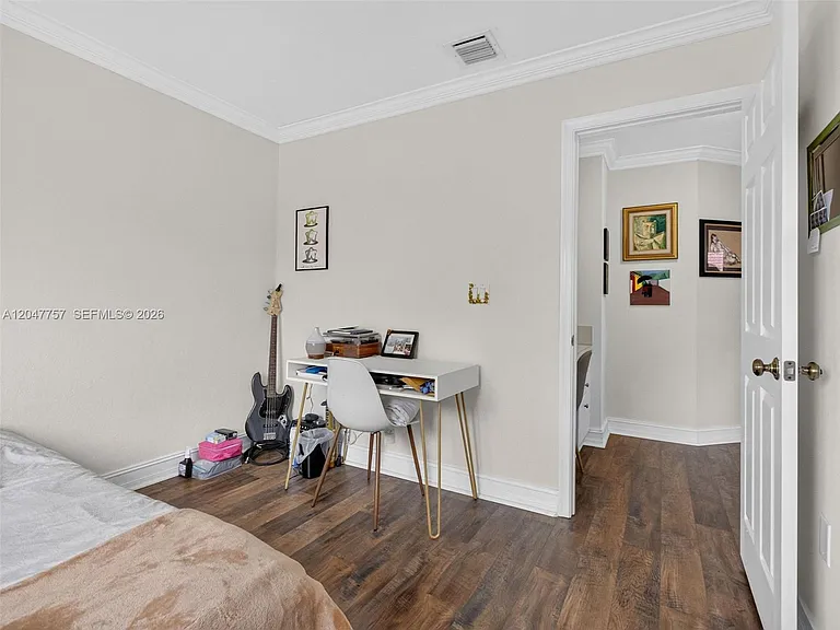18843 SW 26th St — Photo 40