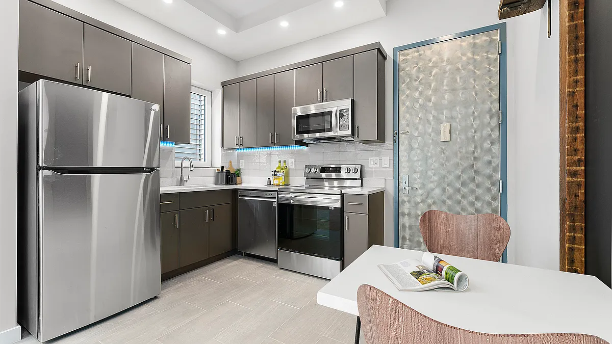 Building Photo - 1628 Summerfield St #2R