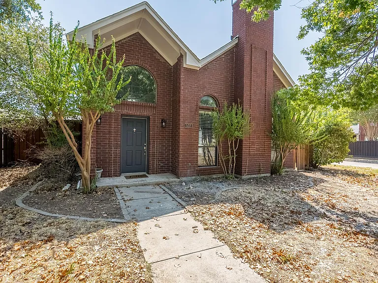 532 Lake Forest Dr — Photo 3
