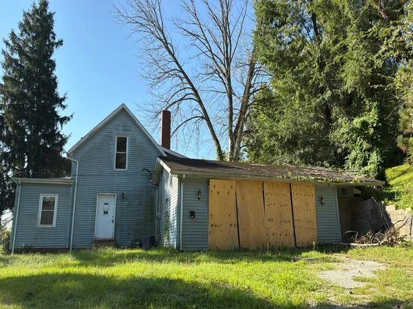 805 Old Salem Rd, Petersburg, IL 62675