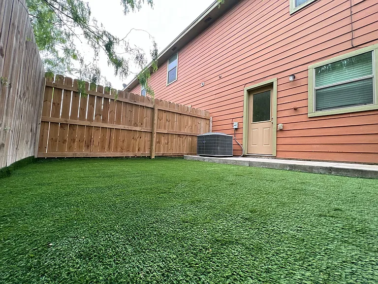 Hummingbird Ct — Photo 13