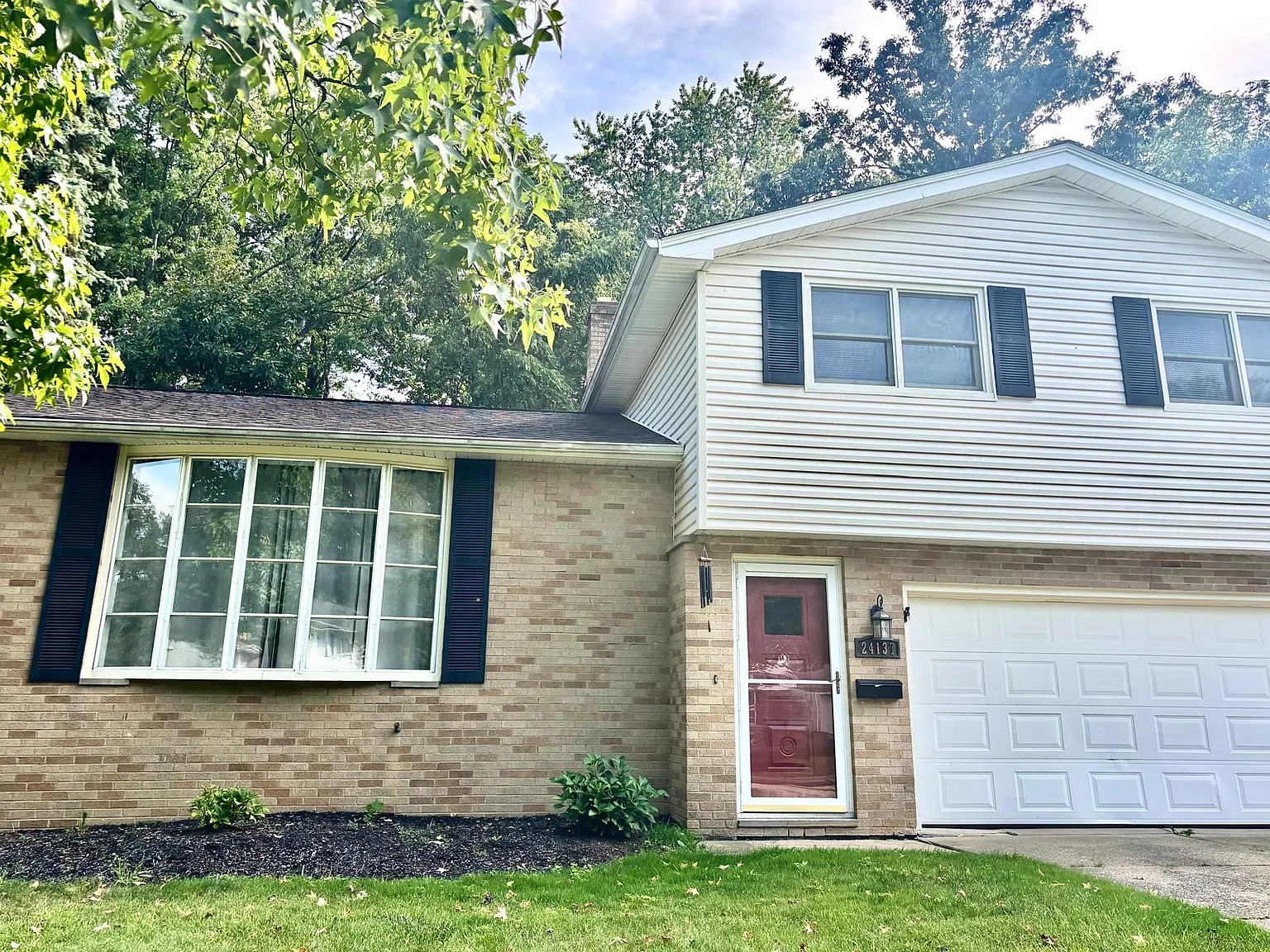 3 bed, 1.5 bath, 1583 sqft, $2,550 — Photo 3
