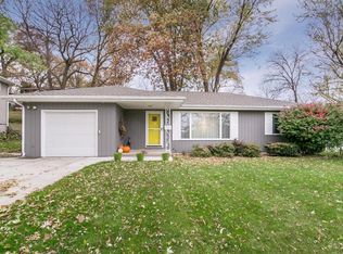 3709 Lynbrook Dr NE, Cedar Rapids, IA 52402