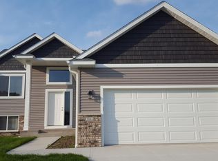 3944 Stone Point Dr NE, Rochester, MN 55906