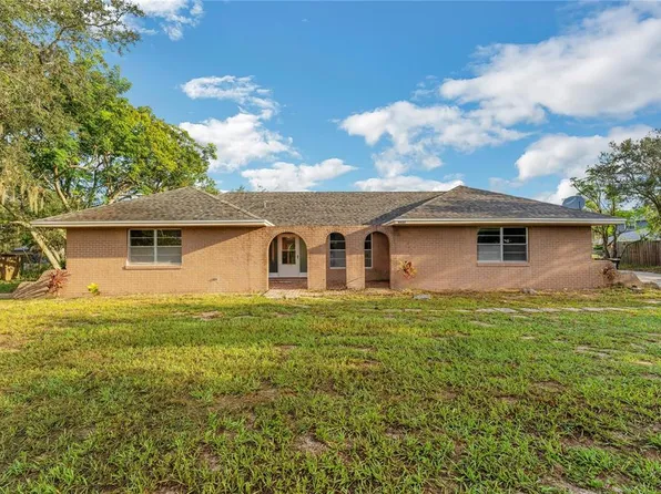 8825 Oakwood Dr, Lake Wales, FL 33898