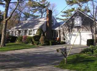 12 Kerwin Ave, Mattapoisett, MA 02739
