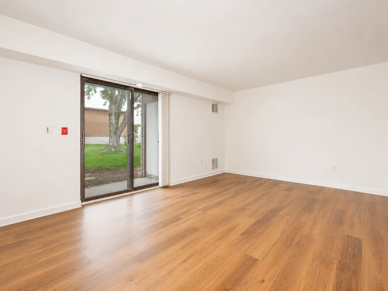 31 Hart Rd #2 — Photo 4