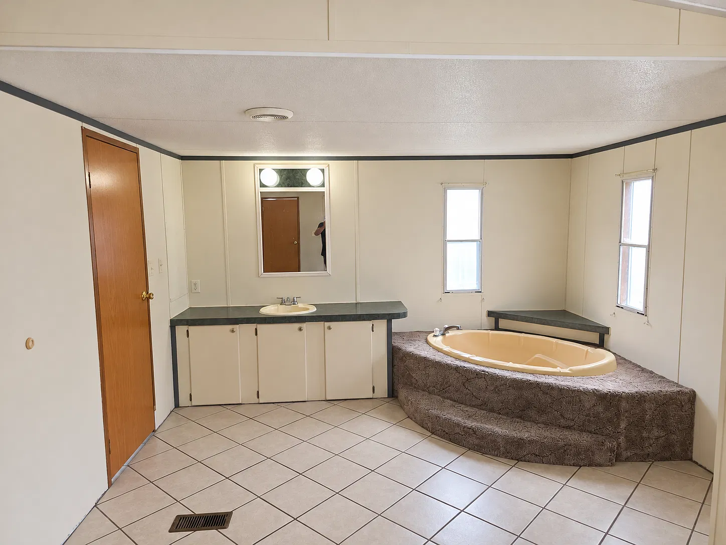 3 bed, 1000 sqft, $950 — Photo 3