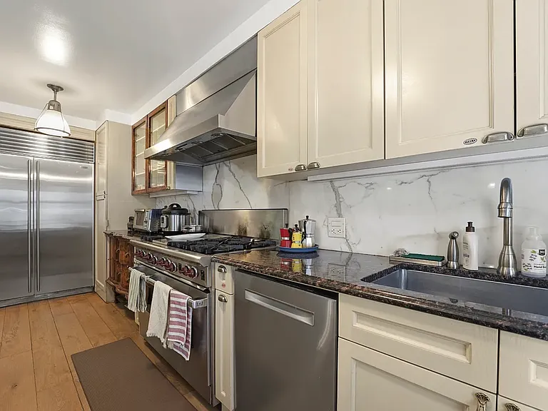 755 W End Ave #6 — Photo 5