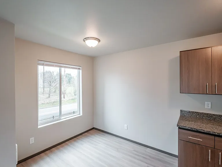 Cherry Glen Apartments — Photo 35