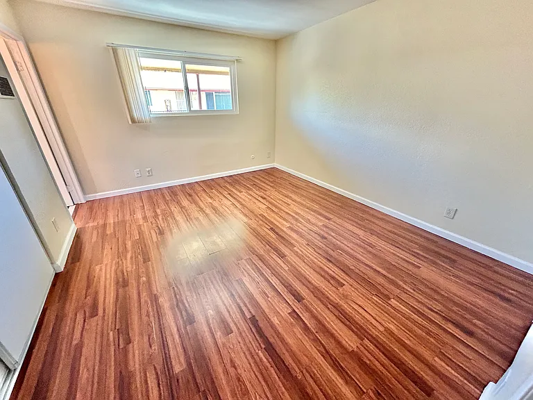 1160 N Broadway #14 — Photo 11