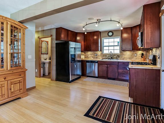 2nd image of 9921 Tracilyn Ave