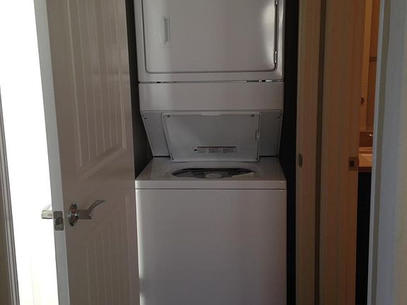Washer Dryer in Unit