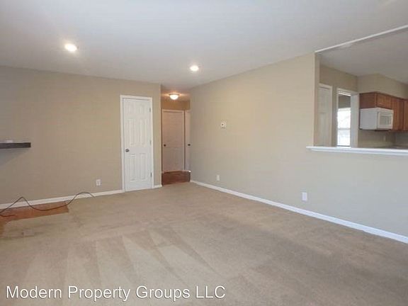 5th image of 207 Elliott Dr